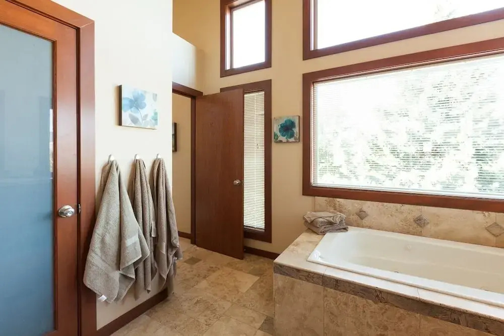 NEW Condo Downwider with Hot Tub, Minutes Away from The Columbia River Gorge by RedAwning