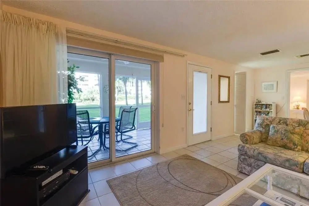Gulf Front Community Pool 1 Br condo by RedAwning