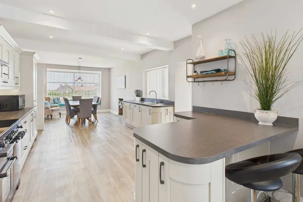 Host Stay Chirnells