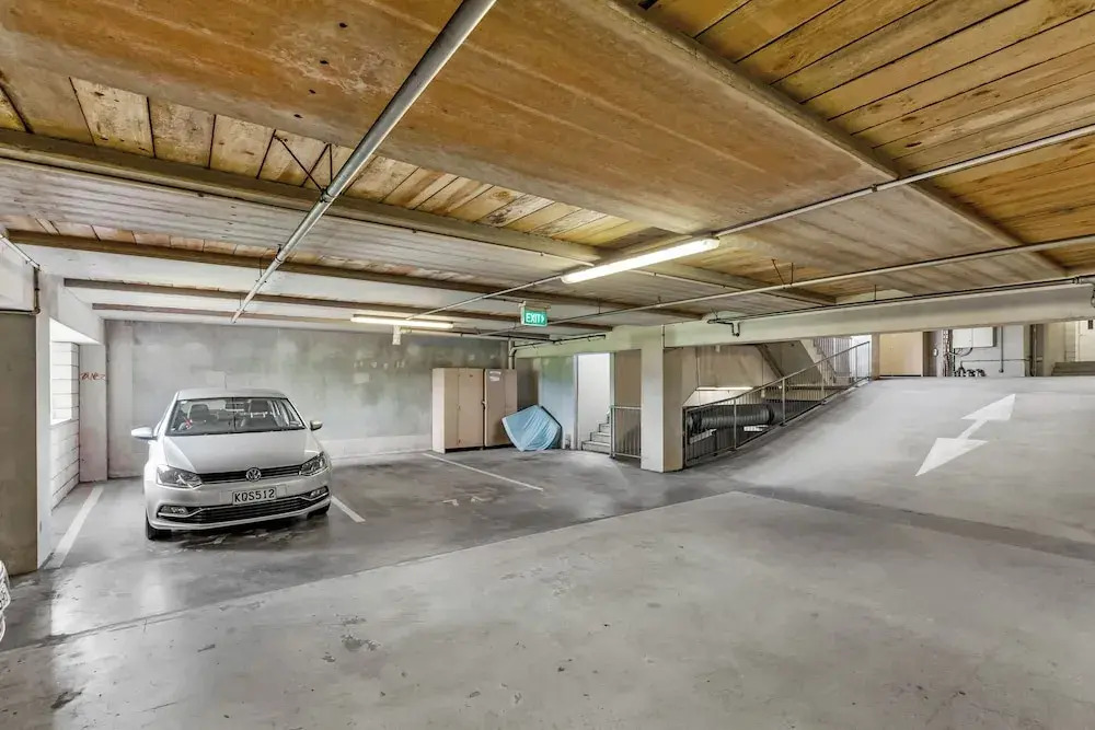 2BR Apt with Parking in Prime Spot Zodiak Stays