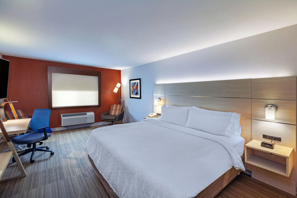 Holiday Inn Express Hotel and Suites Jenks by IHG