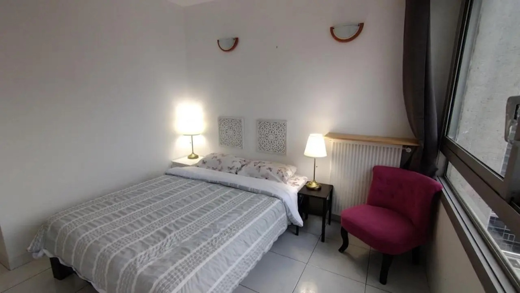 5 mn (450 m) walk Metro/La Defense/3BR/8Pers