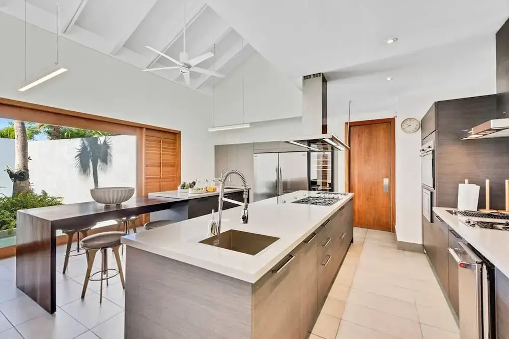 Modern Oasis Stunning Views of Golf Course River