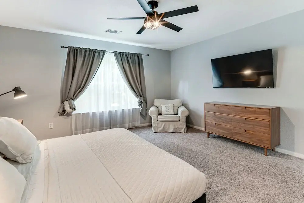 6 Mi to Northshore Park: Family Home w/ Pool!
