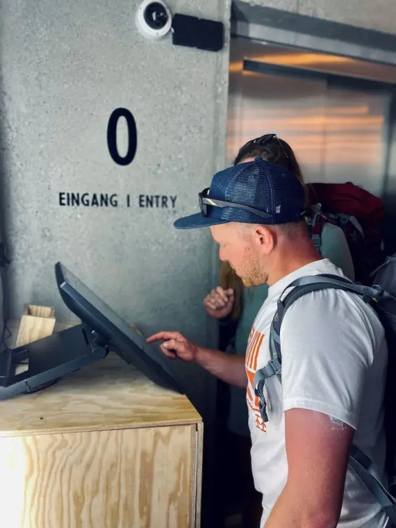 Peaky Riders Self Check-in Hotel