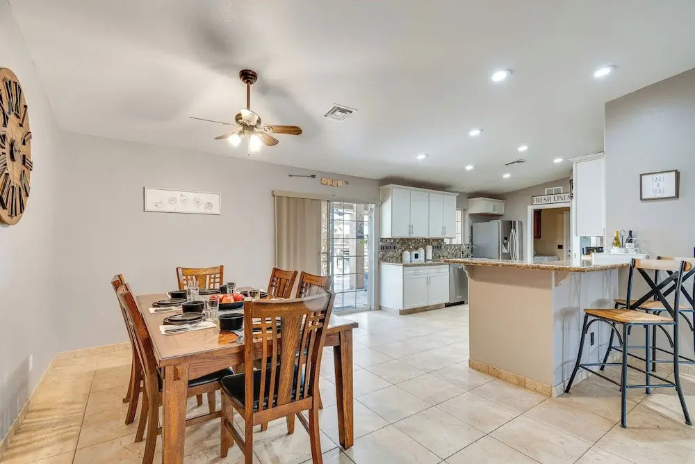 Lake Havasu City Escape: Patio, Pool + Grill!