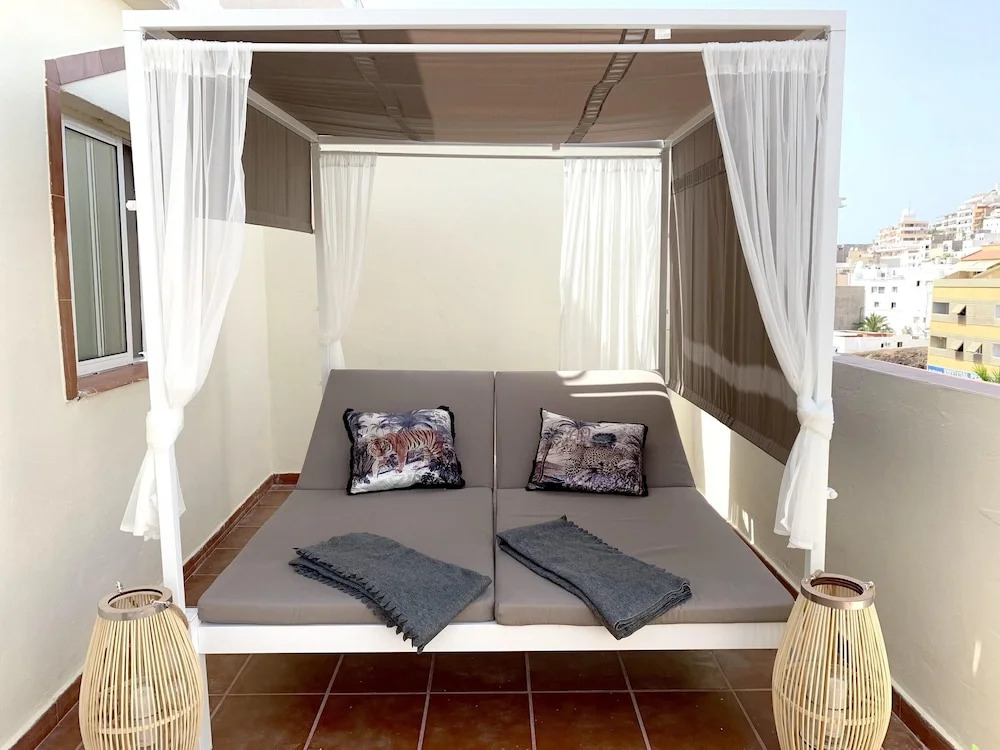 Apartment With 2 Bedrooms in Los Cristianos, With Wonderful Mountain V