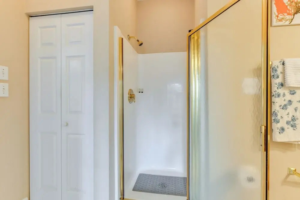 Charming Condo w/ Balcony, 1 Mi to UNC Charlotte!