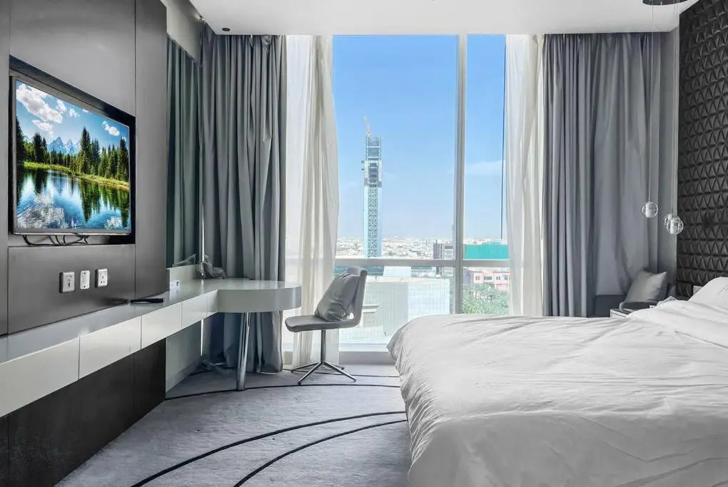 GR Elite- Damac Studio with Kingdom Tower View
