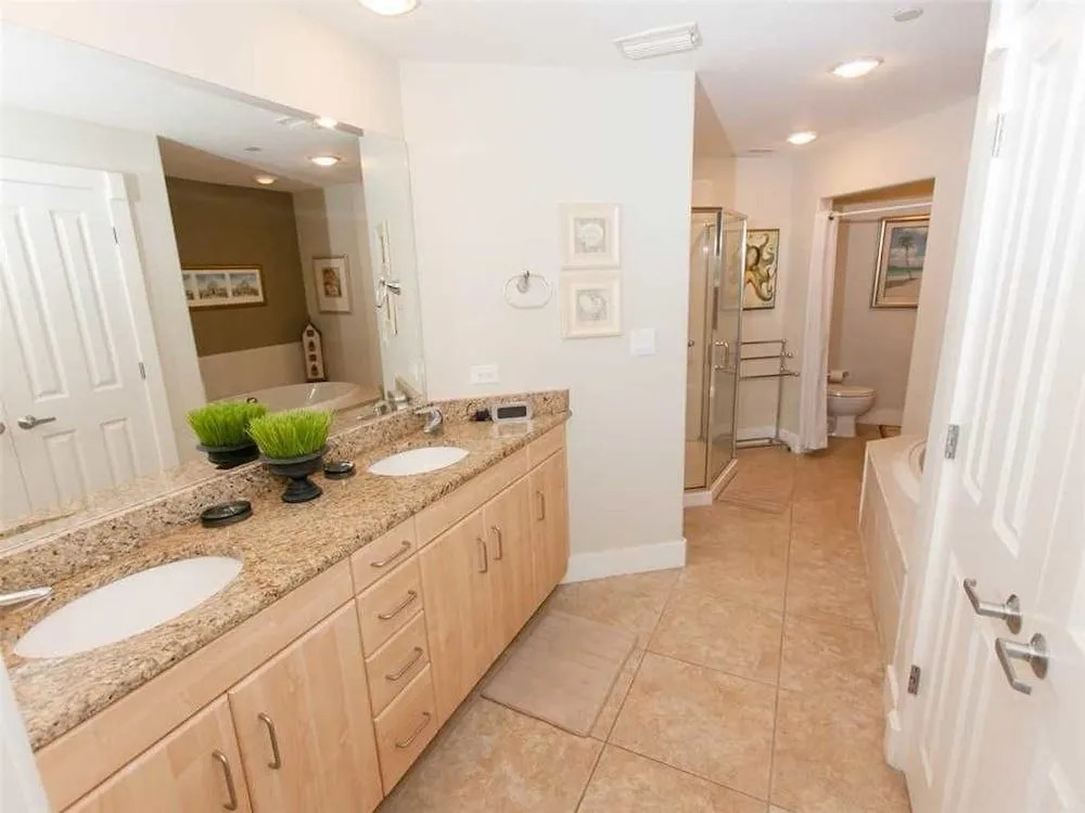Island Tower 602 - 3 Br condo by RedAwning