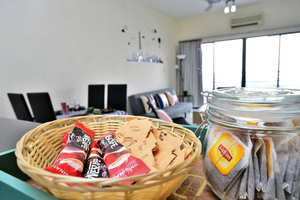 6-8 pax SetiaWalk 5min LRT Cozy Apartment Puchong