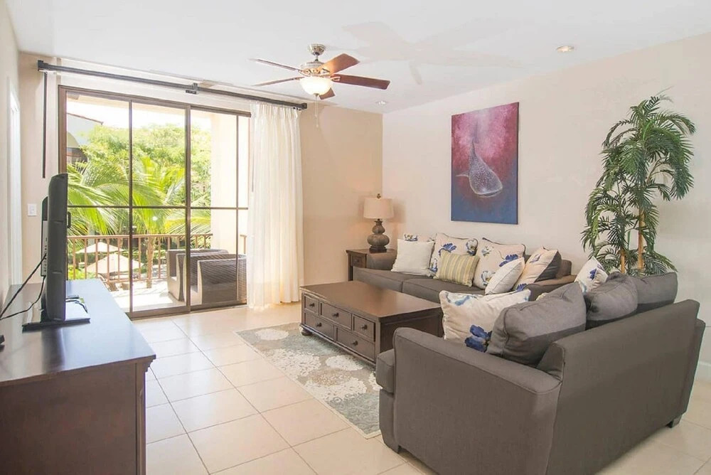 Beautiful 2 Bedroom Pacifico Condo by the Pool