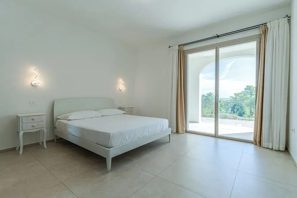 Villa Infinity with Pool by Wonderful Italy