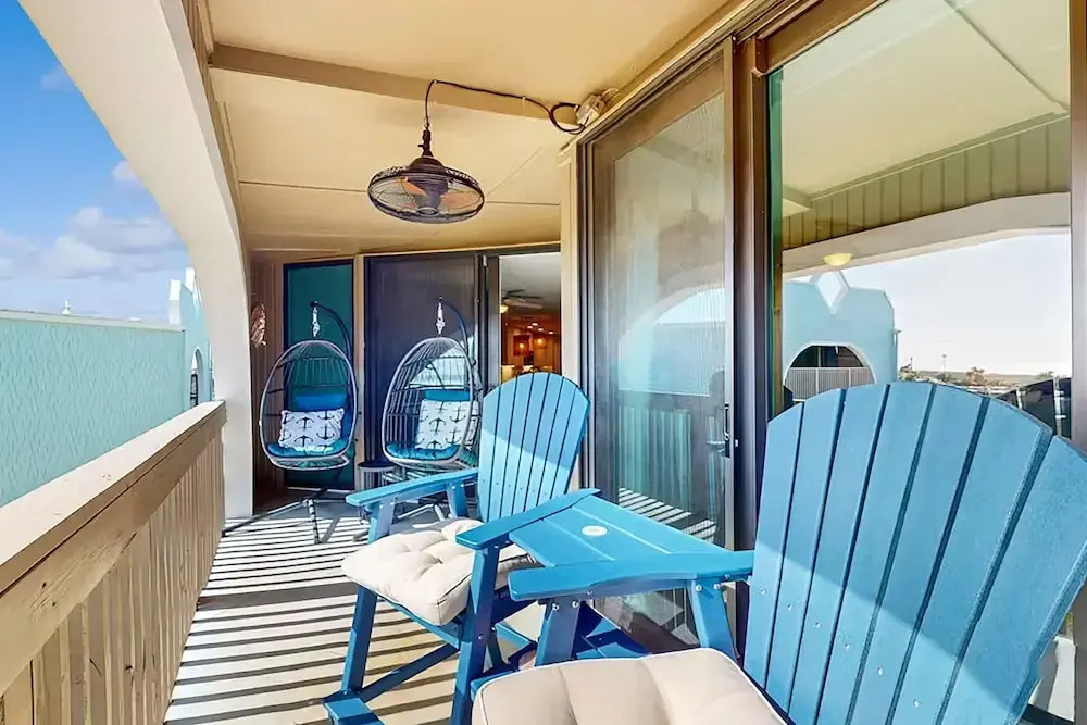 Lovely Ocean-view Condo With Pools, hot Tubs, Private W/d, & Central AC
