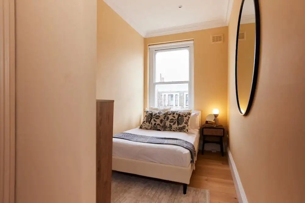 The Earl s Court Space - Modern 2Bdr Flat with Terrace Parking