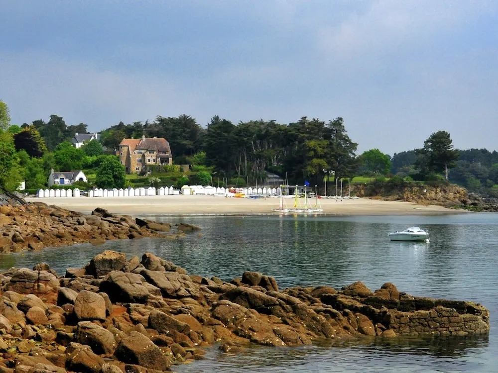 Luxurious Villa in Pont-Aven with Private Pool