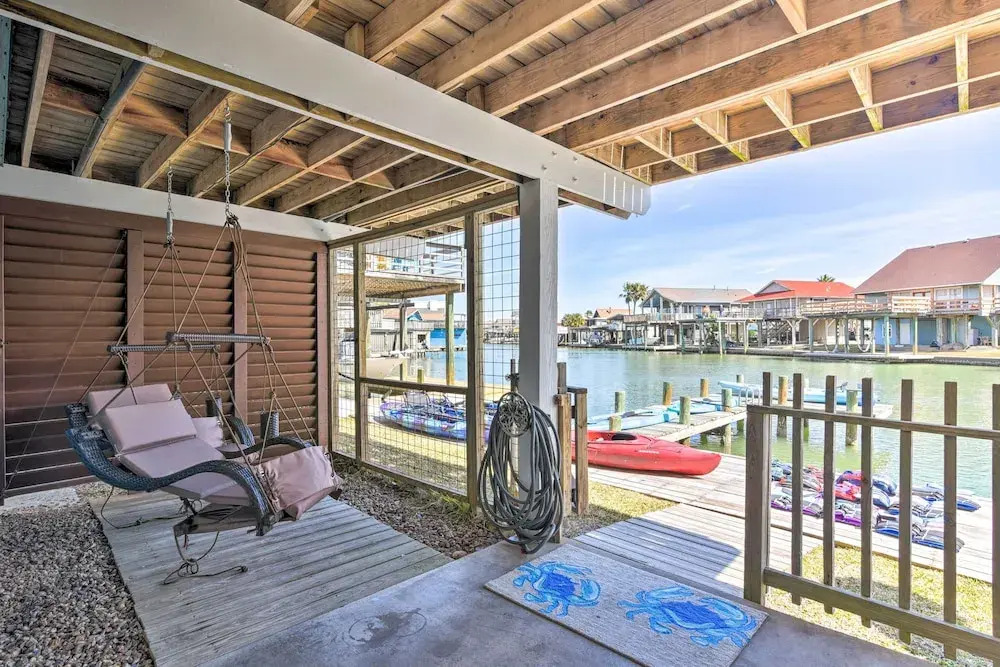 Jamaica Beach Waterfront Getaway: Kayaks & Dock!