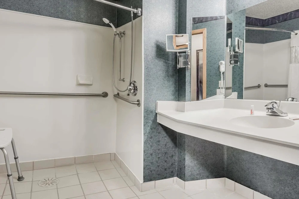 Baymont by Wyndham Mequon Milwaukee Area