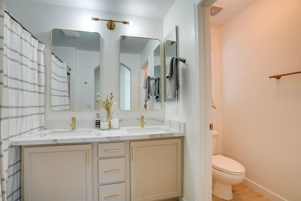 Bright Goodyear Home: Community Pool, Hot Tub