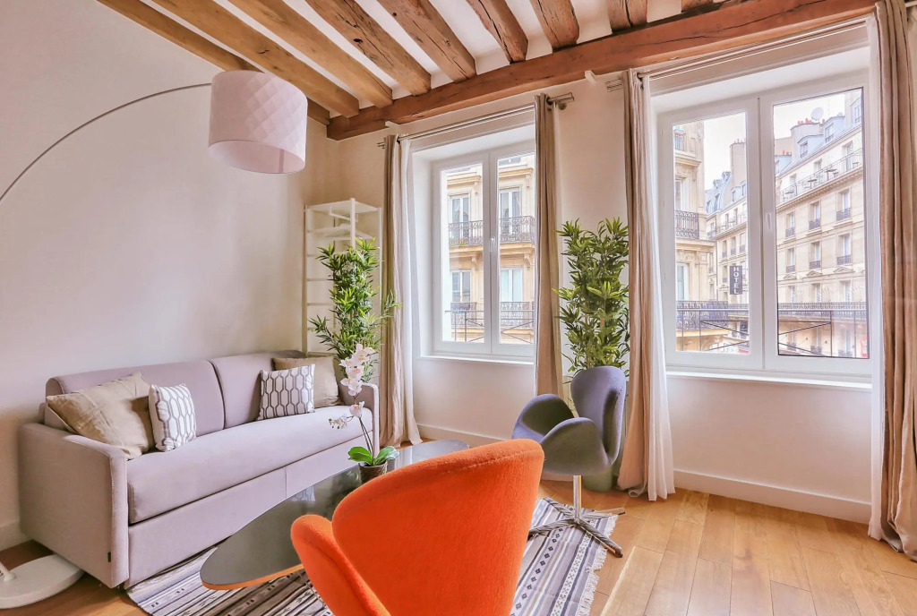B 364 - Deluxe apartment in the heart of  Notre Dame