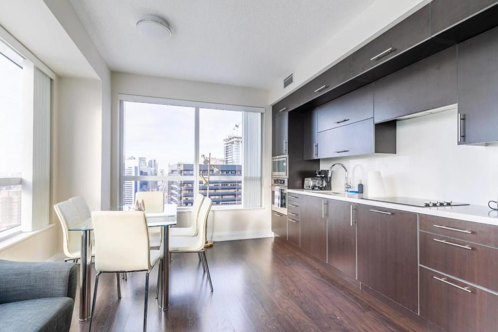 2 Bedroom  2 Bathroom Family Unit. FREE PARKING