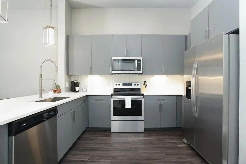 1 BR and 2 BR near Downtown by Frontdesk