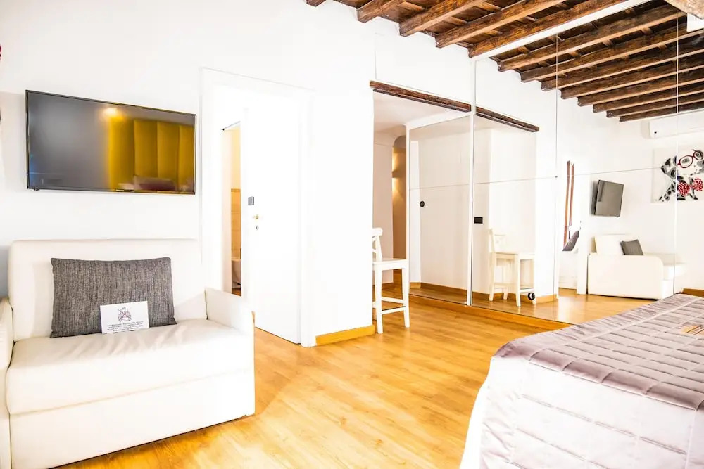 Trevi Queen Apartments
