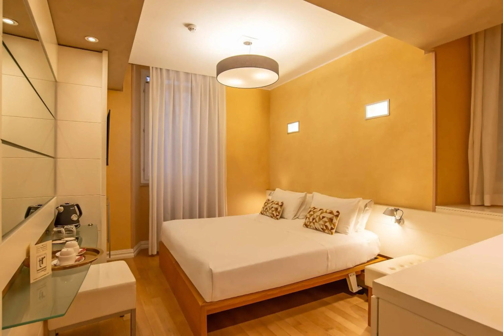 Hotel White