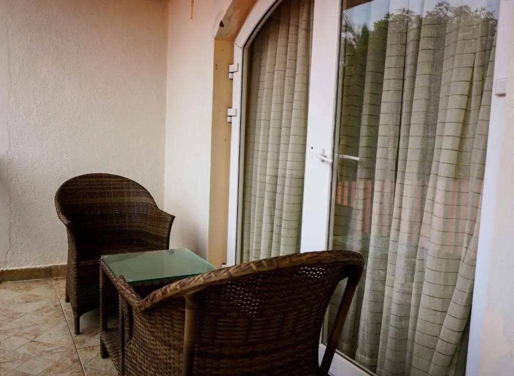 Foxoso Aaristo Baga Beach Resort