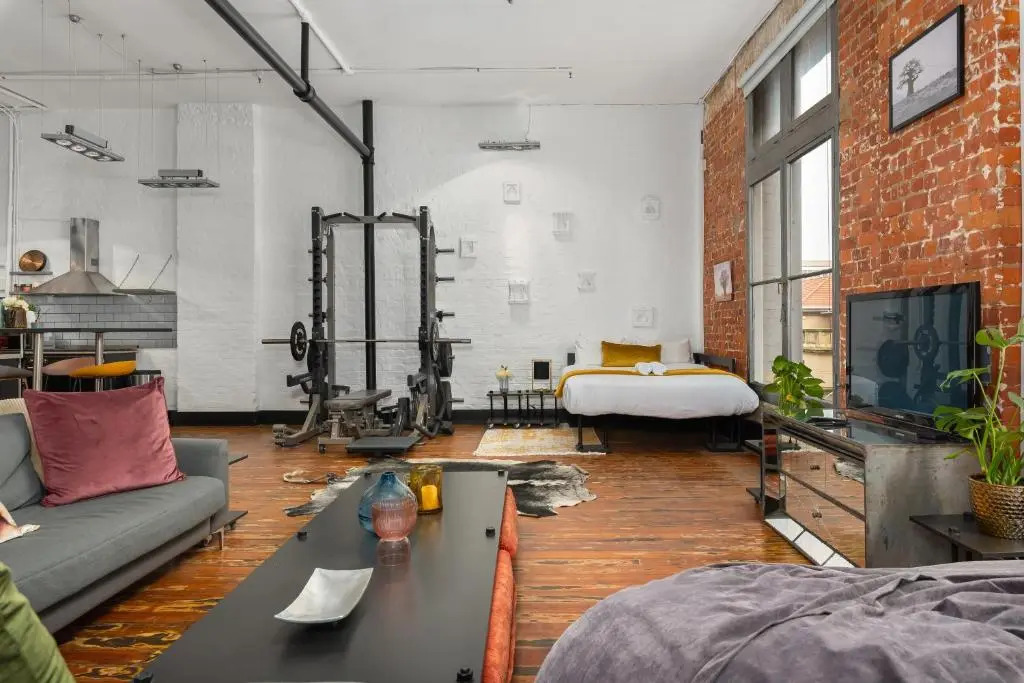 Wolroy House Apartments