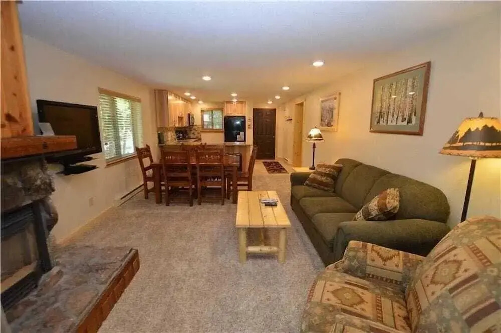 Setting Featuring Filtered Lakeviews 4 Br home by RedAwning