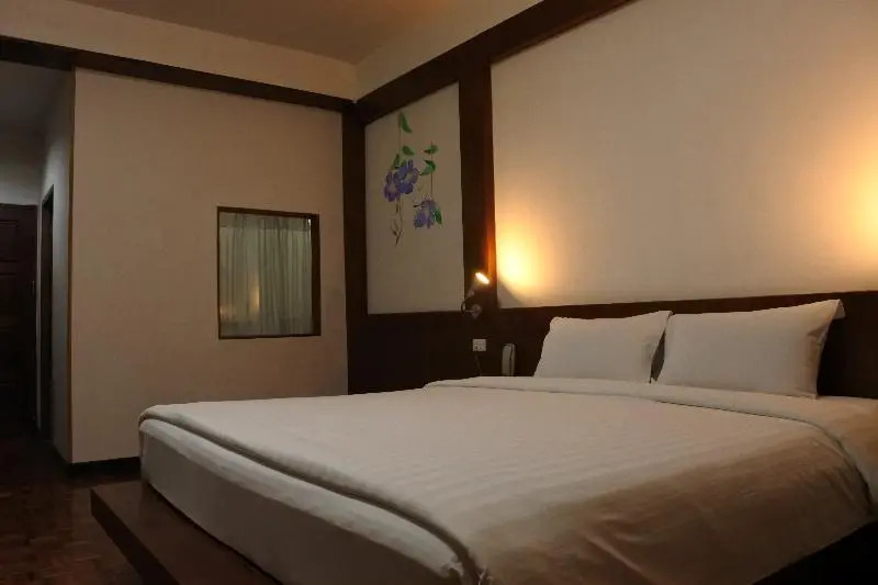 Suriwongse Tower Inn