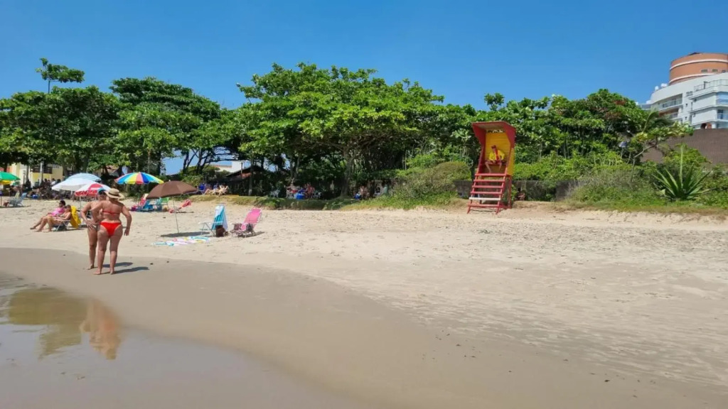 Beto Carrero, 2 Quartos, 1 vaga, Home Club Completo, Ar e Smart TV, Piscina, na quadra do mar