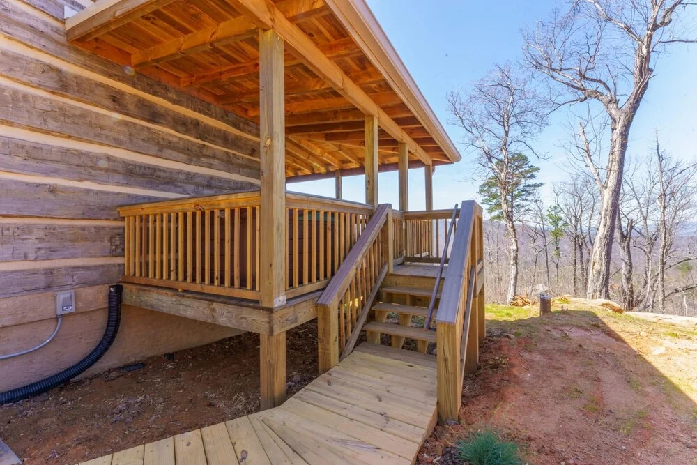 Sheriff s Cabin Mountain View Hot Tub Antique Logs Featured on Barnwood Builders Great Location