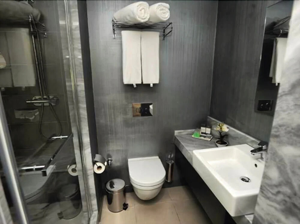 Akoni Hotel