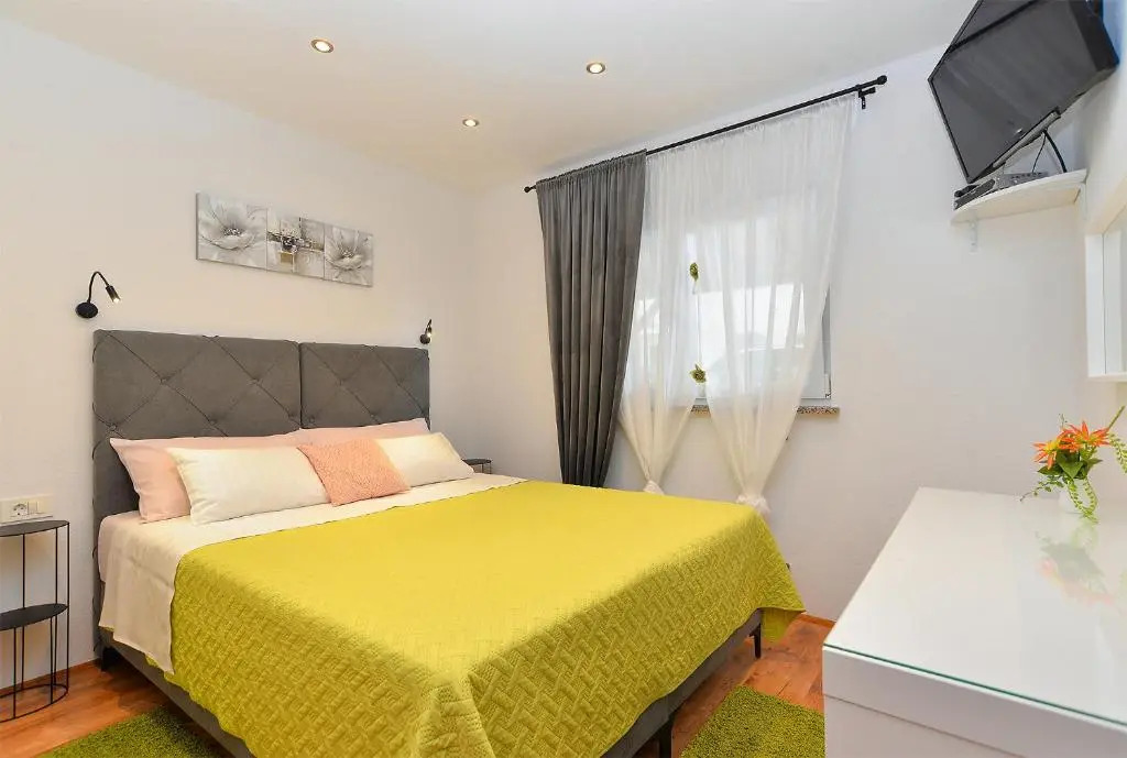 Apartment 1064