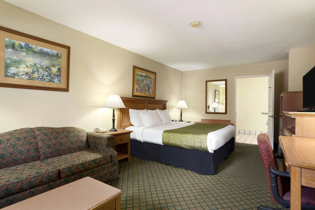 Days Inn & Suites by Wyndham Stuttgart