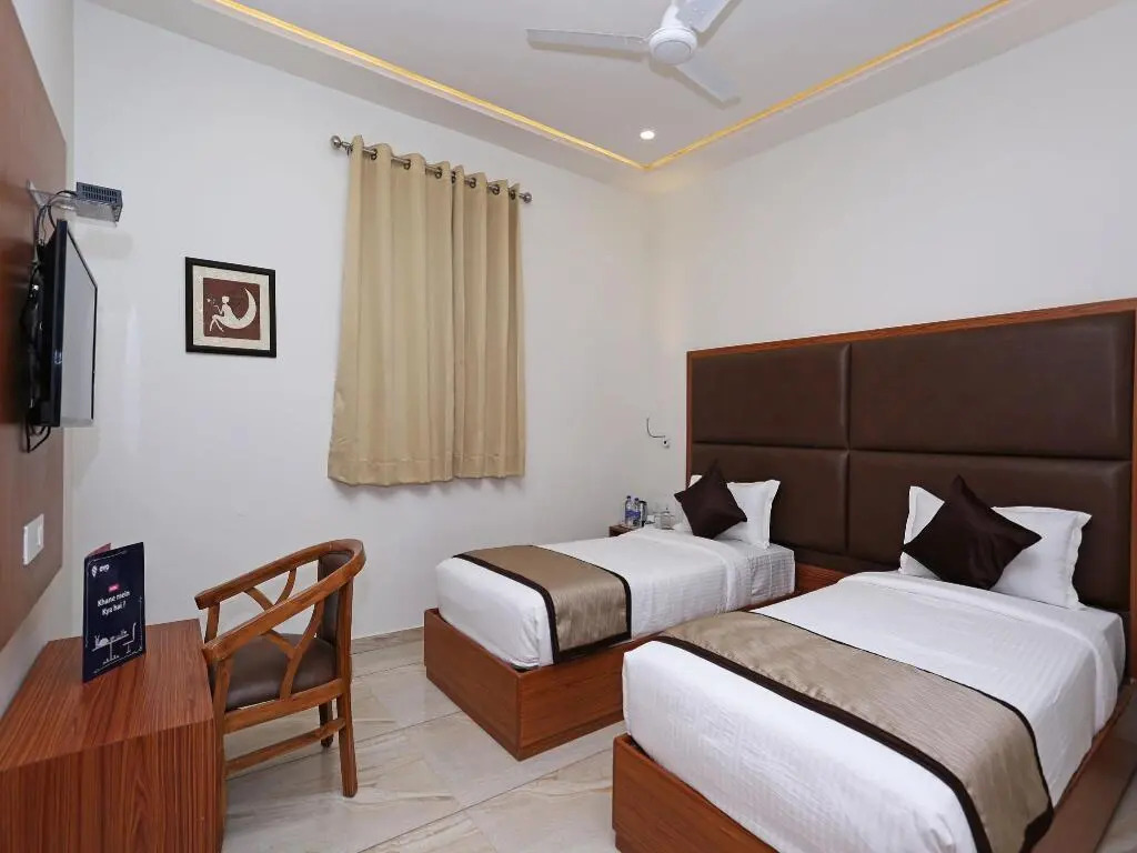 Hotel Paras Royale