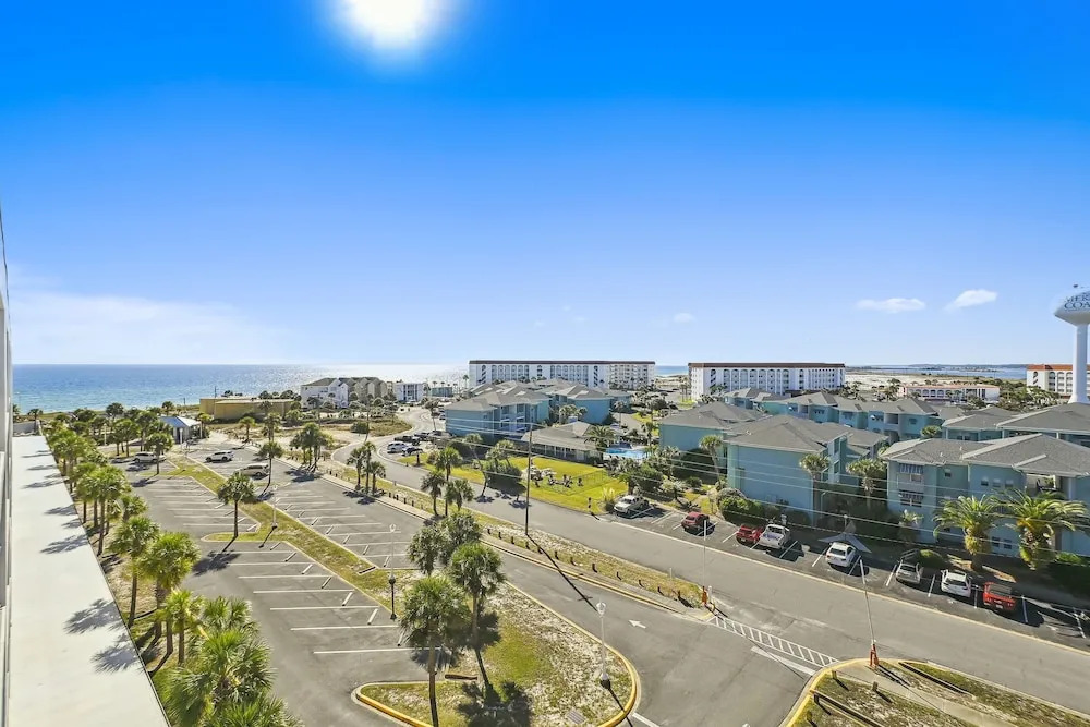Seacrest 715B is a 2 BR Gulfside on Okaloosa Island by RedAwning