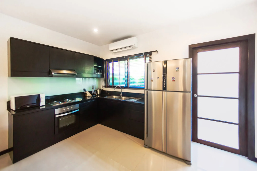 Villa Heni Private pool 3BR villaNaiharn beach