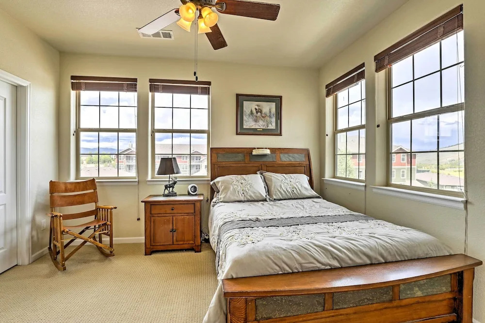 18 Mi to Winter Park: Granby Condo w/ Covered Deck