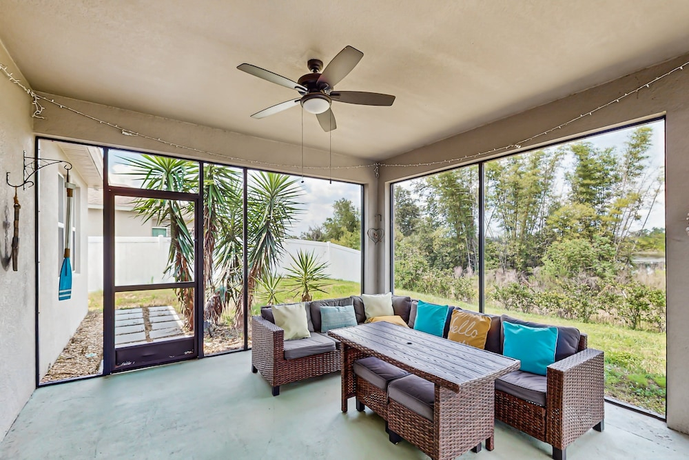 Dog-friendly Ground-floor Home in Gated Community W/lake Views & Enclosed Patio