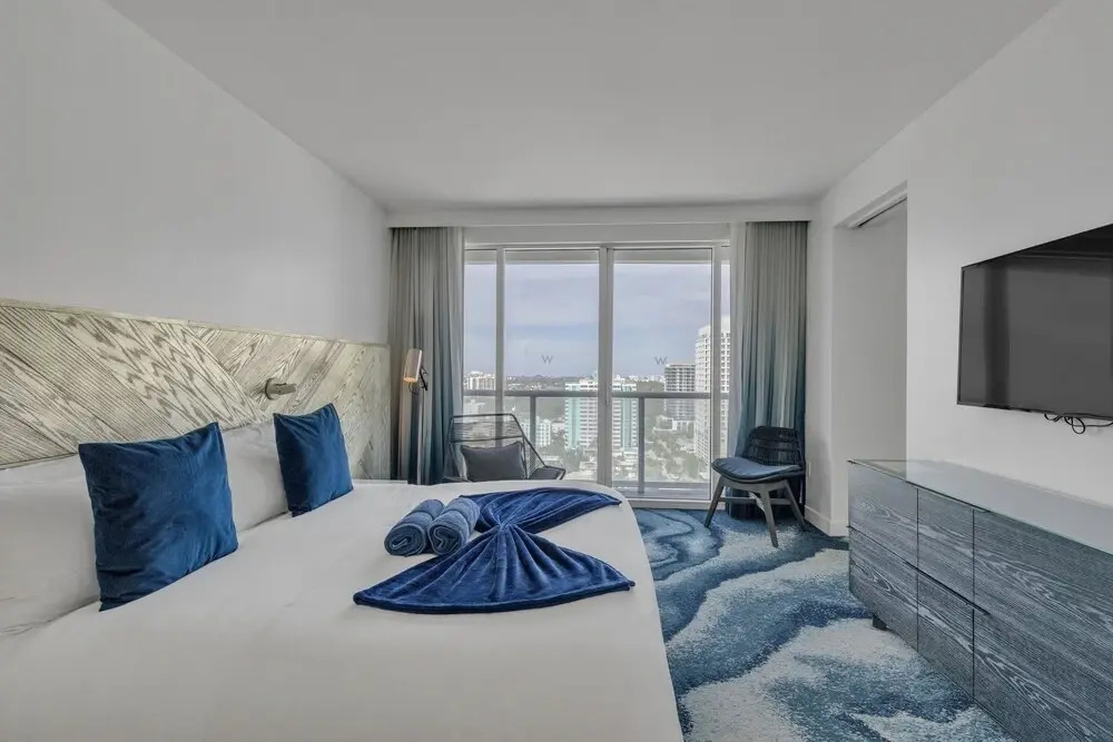 Stunning Oceanfront Condo W/ Extended Balcony 2 Bedroom Condo by RedAwning, Fort Lauderdale