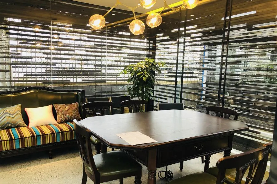 James Joyce Coffetel (Chengdu South Railway Station Airport Road)