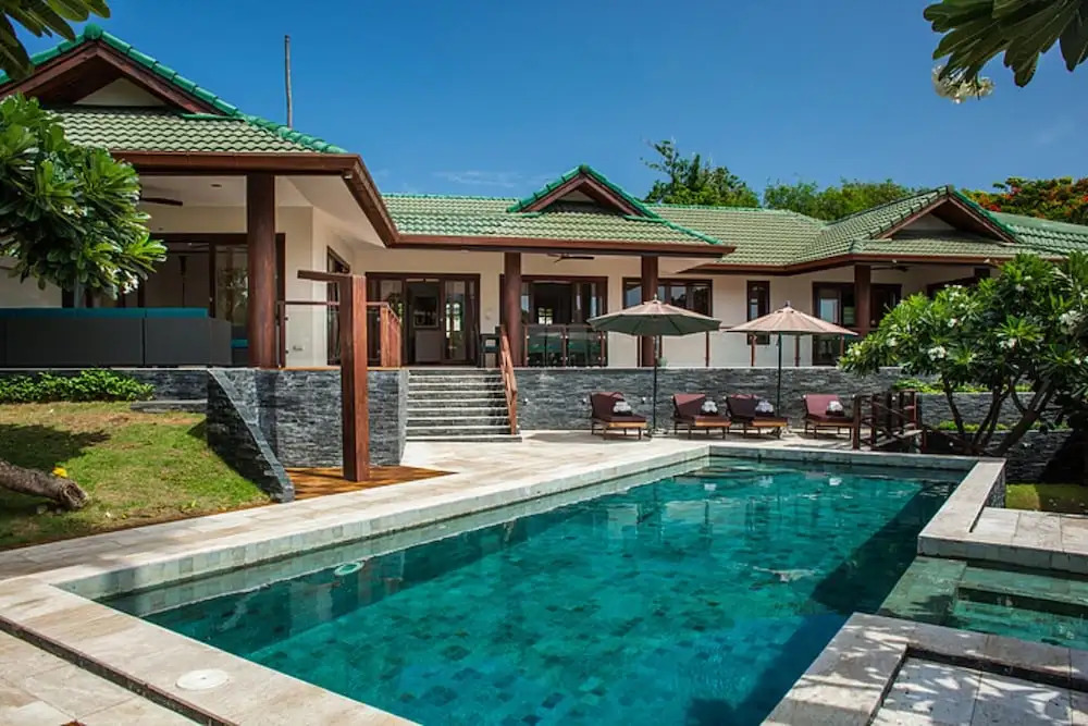3 Bedroom Pool Villa 20 seconds from Samrong beach front