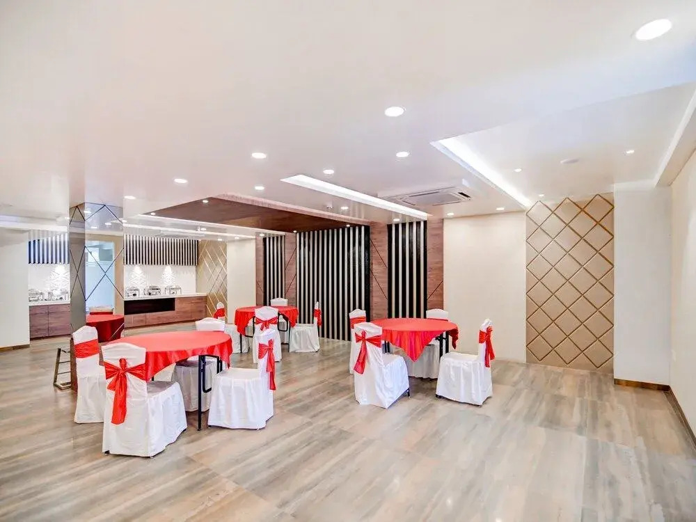 Capital O 30624 Hotel Triton