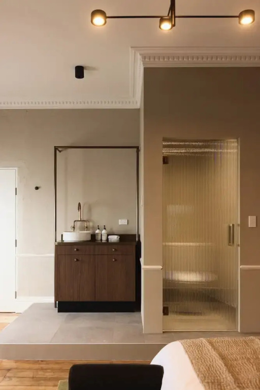 Empire Hotel