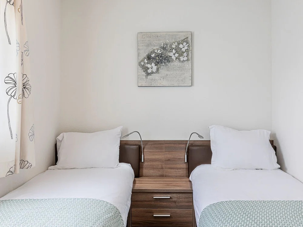 Luxurious, attractively furnished villa, 800 m. from the sea