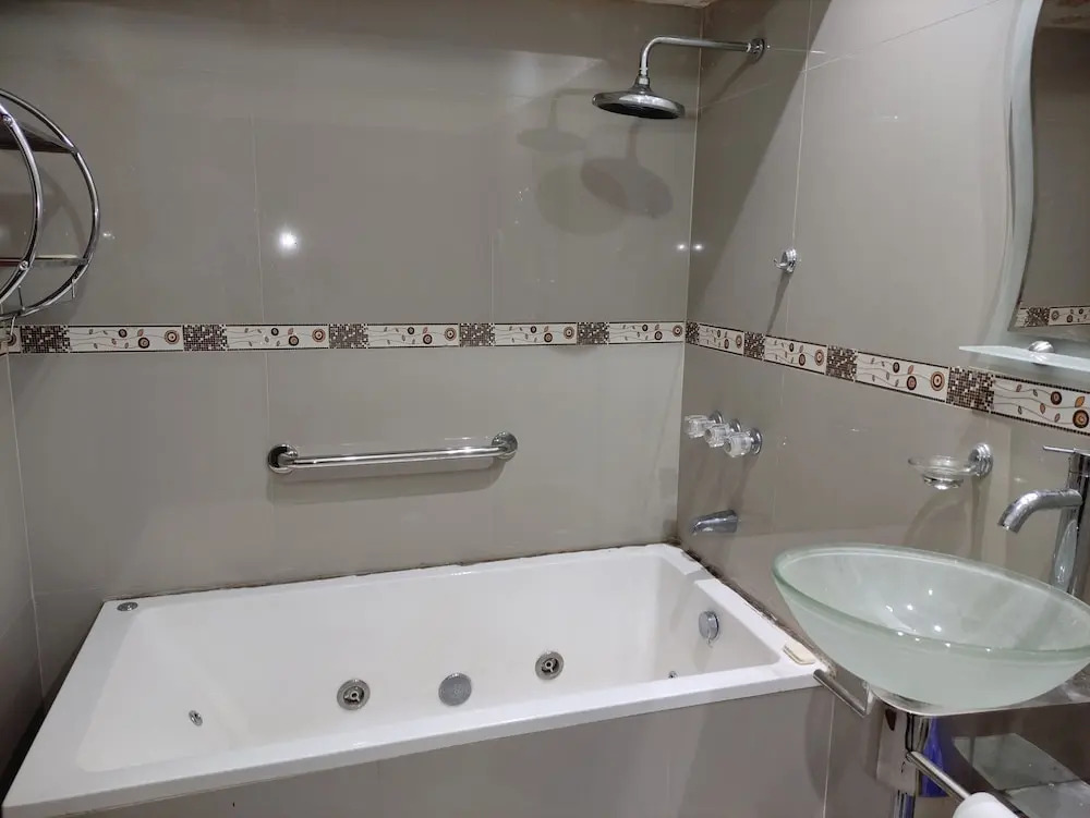 Maxy's Inn Hotel & Suite