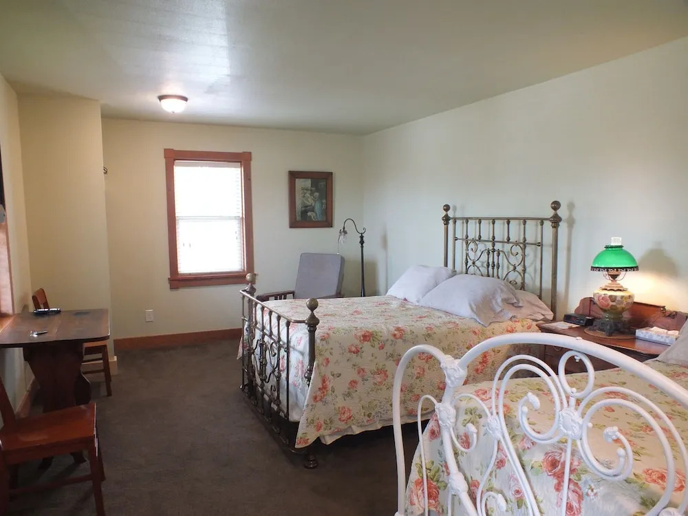 Scarborough Inn